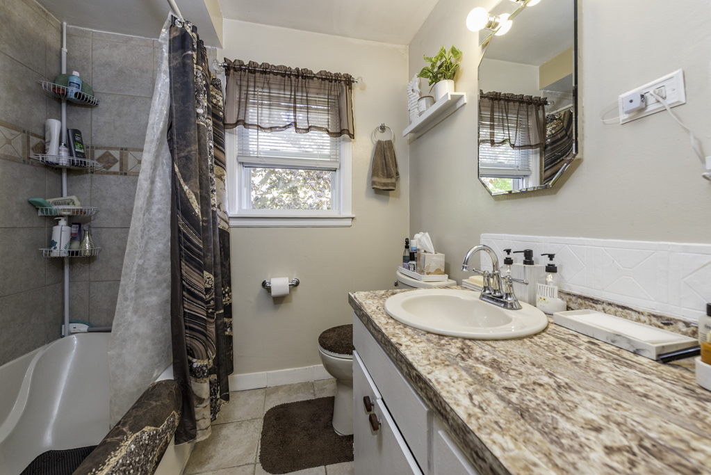 1111 N Berwick Boulevard, Waukegan, IL 60085