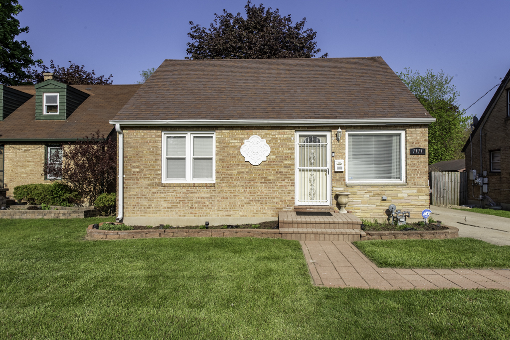 1111 N Berwick Boulevard, Waukegan, IL 60085
