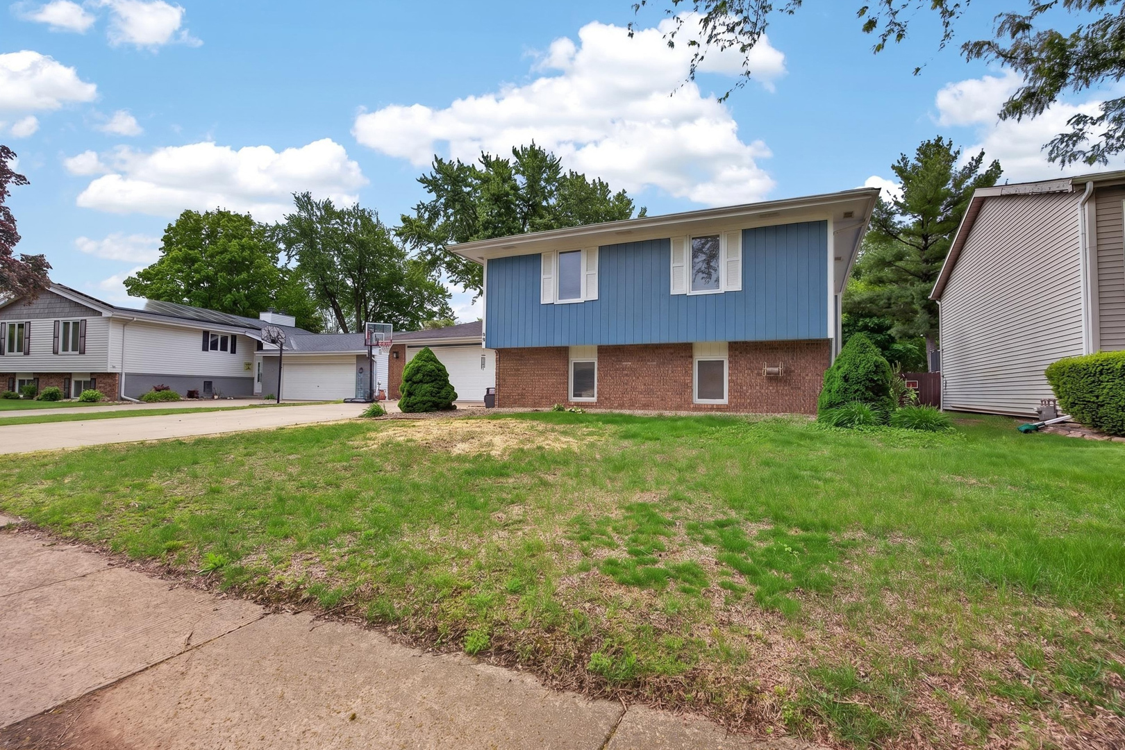 32 Kenfield Circle, Bloomington, IL 61704
