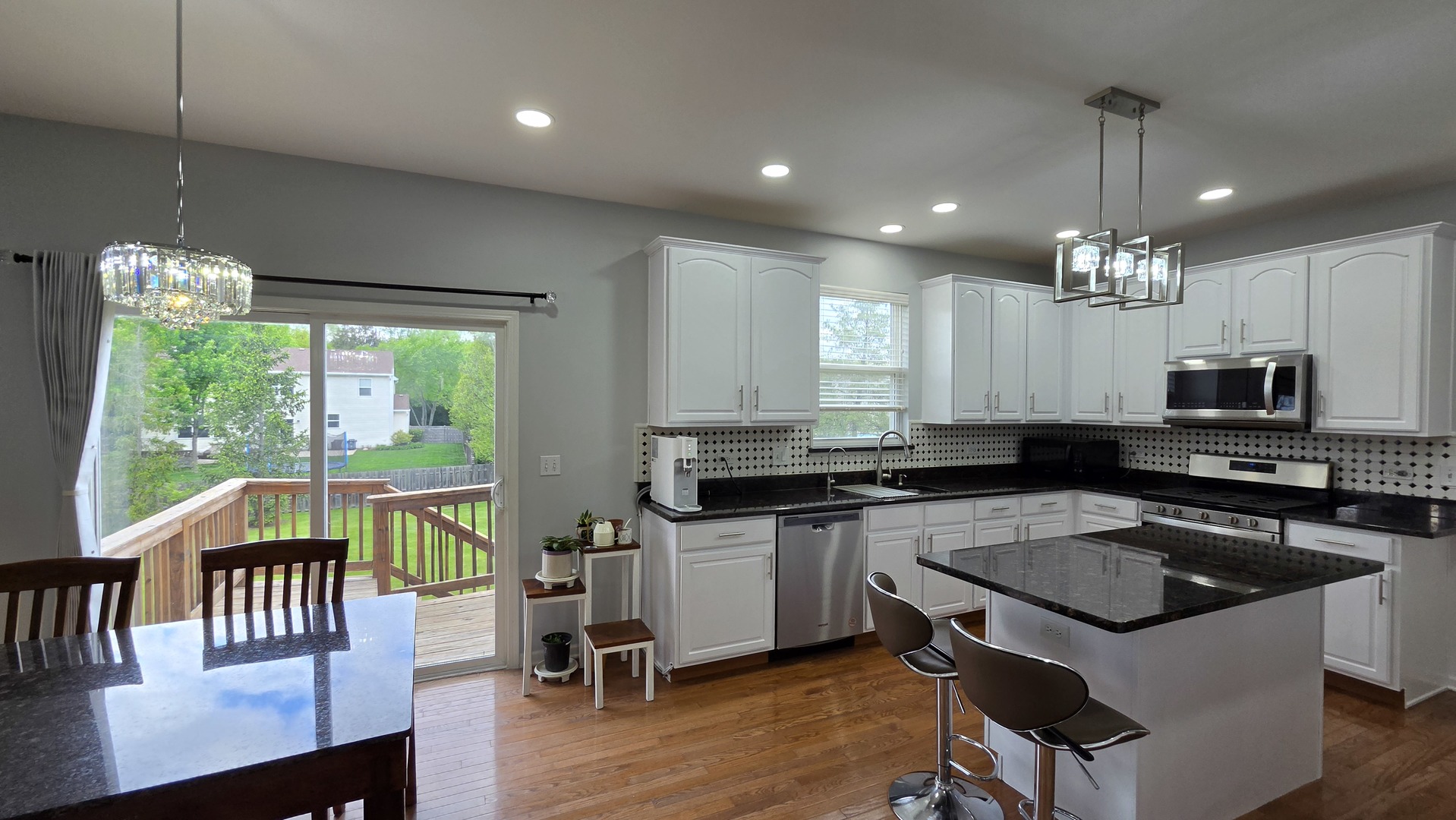 2560 W Sprce Drive, Round Lake, IL 60073