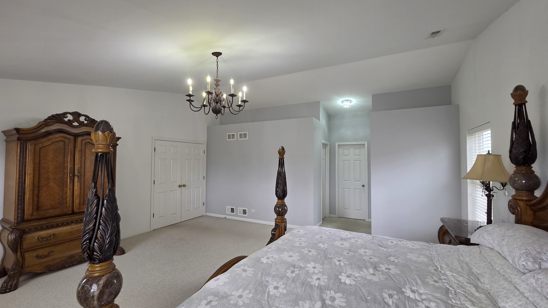 2560 W Sprce Drive, Round Lake, IL 60073