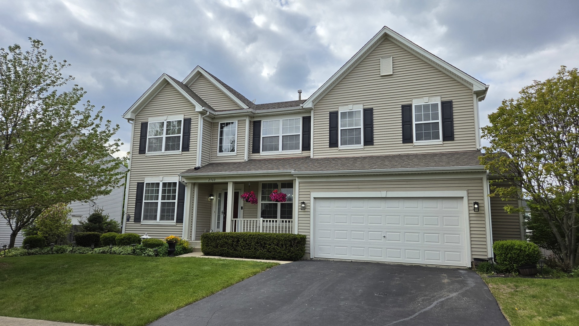 2560 W Sprce Drive, Round Lake, IL 60073