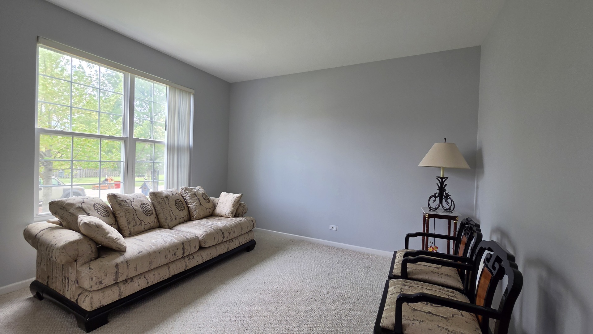 2560 W Sprce Drive, Round Lake, IL 60073