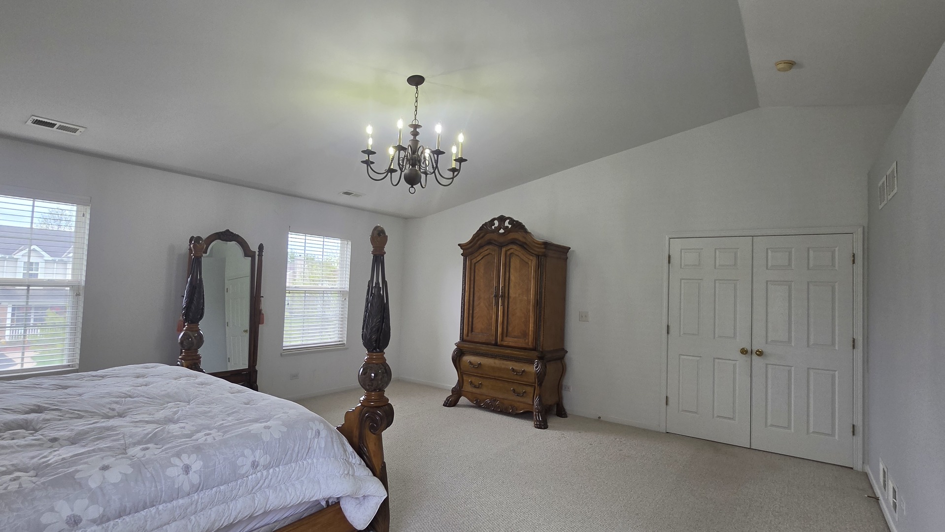 2560 W Sprce Drive, Round Lake, IL 60073