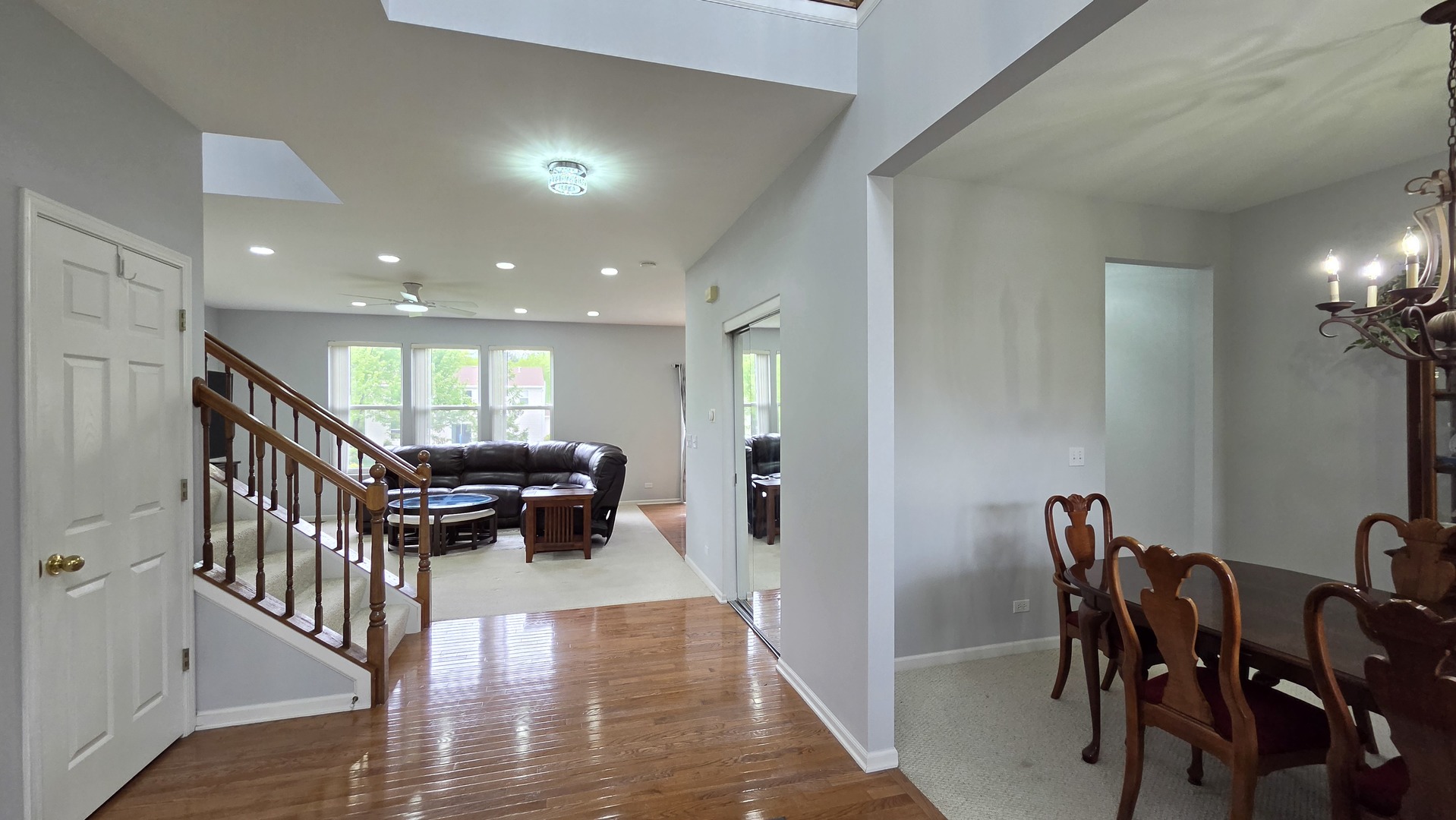 2560 W Sprce Drive, Round Lake, IL 60073