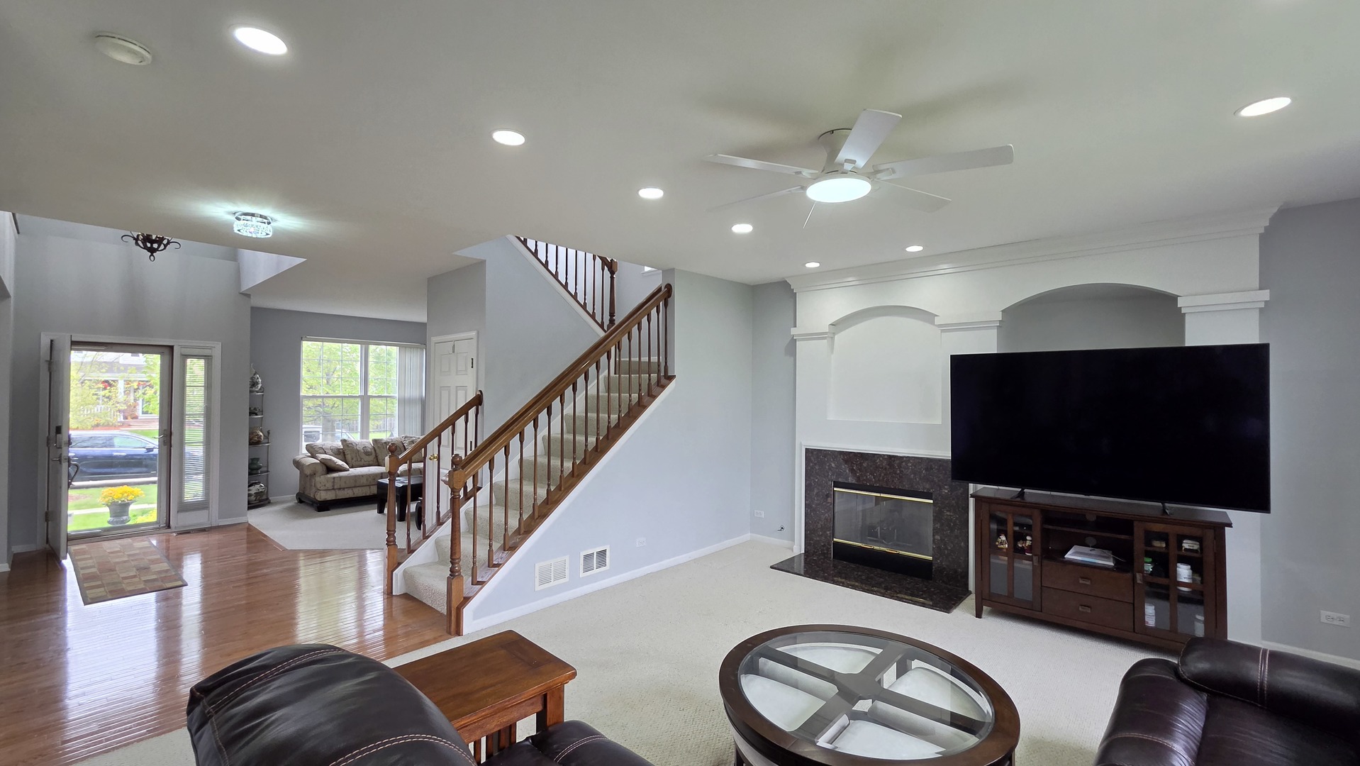 2560 W Sprce Drive, Round Lake, IL 60073