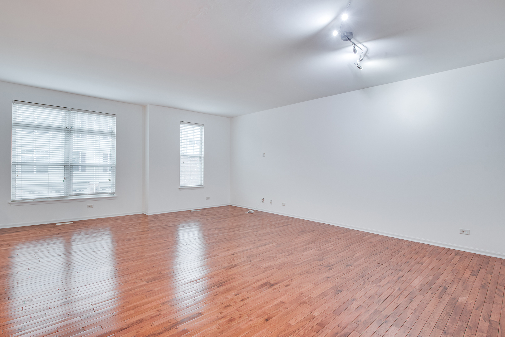 401 N Commerce Street #401, Aurora, IL 60504
