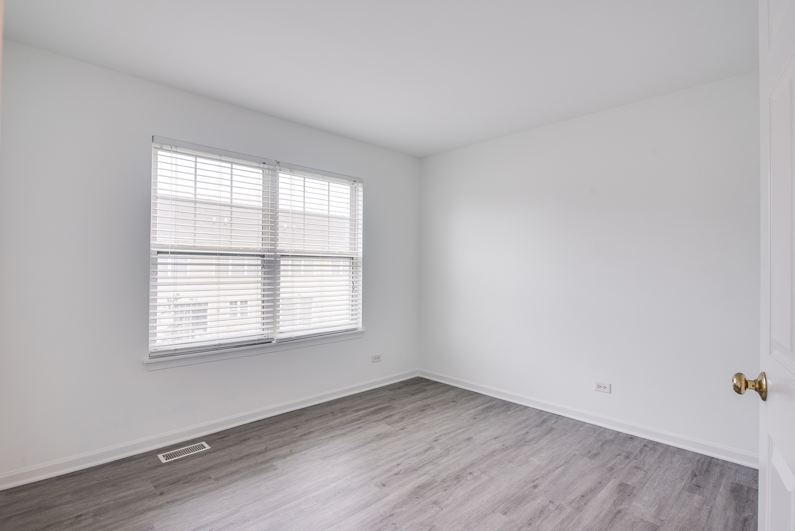 401 N Commerce Street #401, Aurora, IL 60504