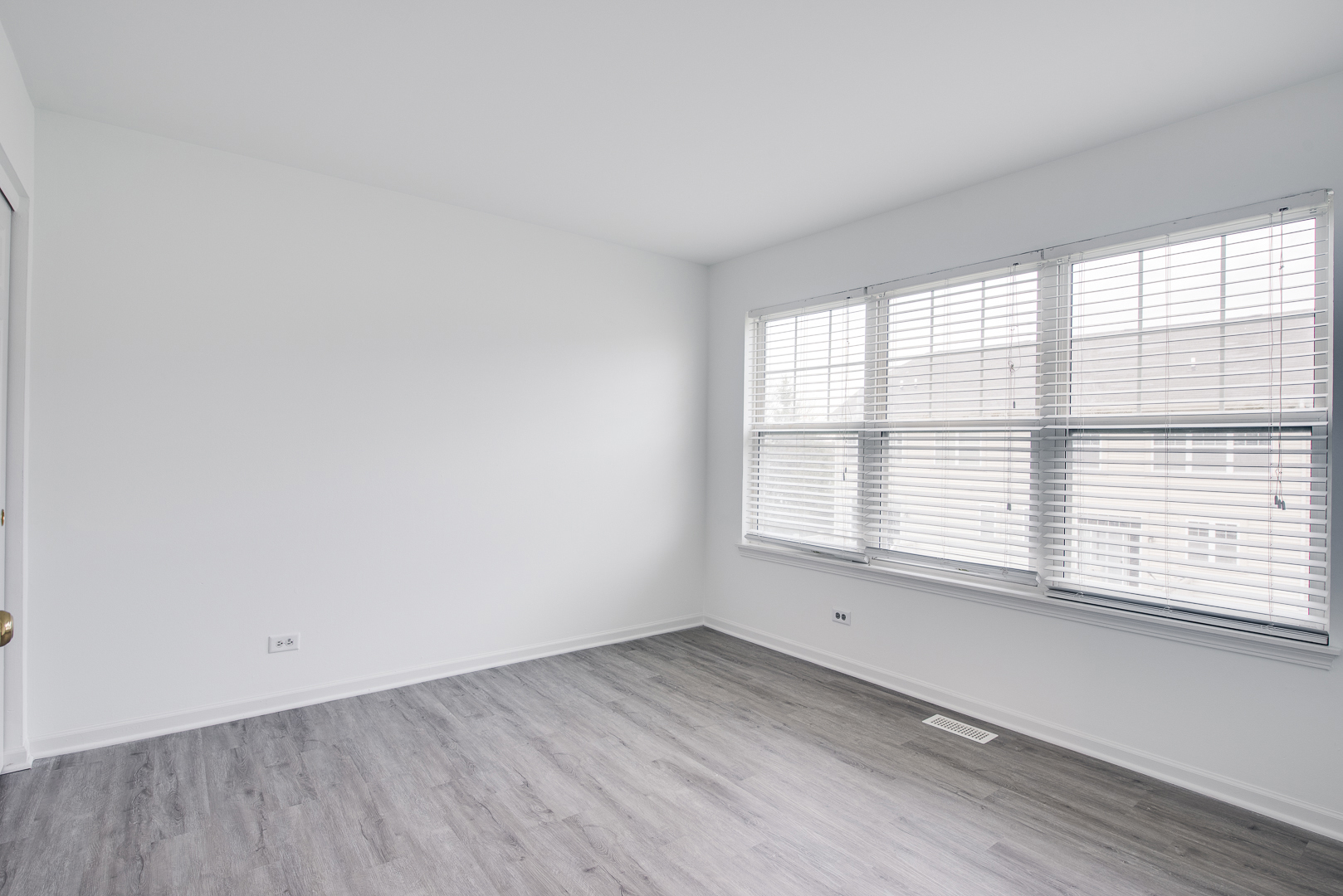 401 N Commerce Street #401, Aurora, IL 60504