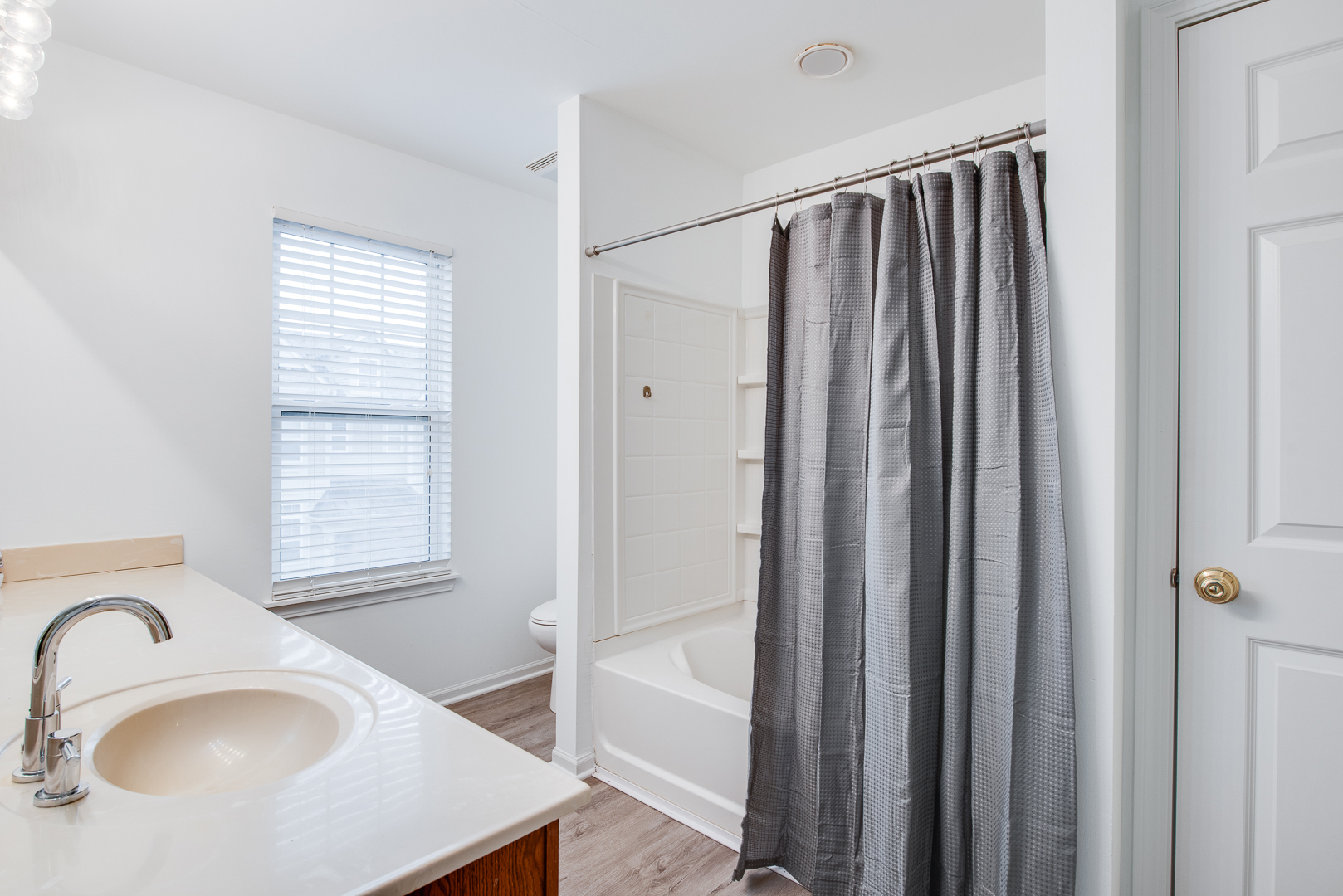 401 N Commerce Street #401, Aurora, IL 60504