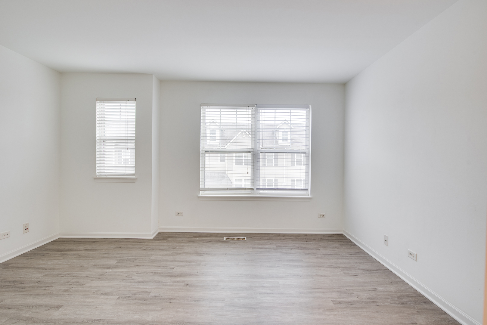 401 N Commerce Street #401, Aurora, IL 60504