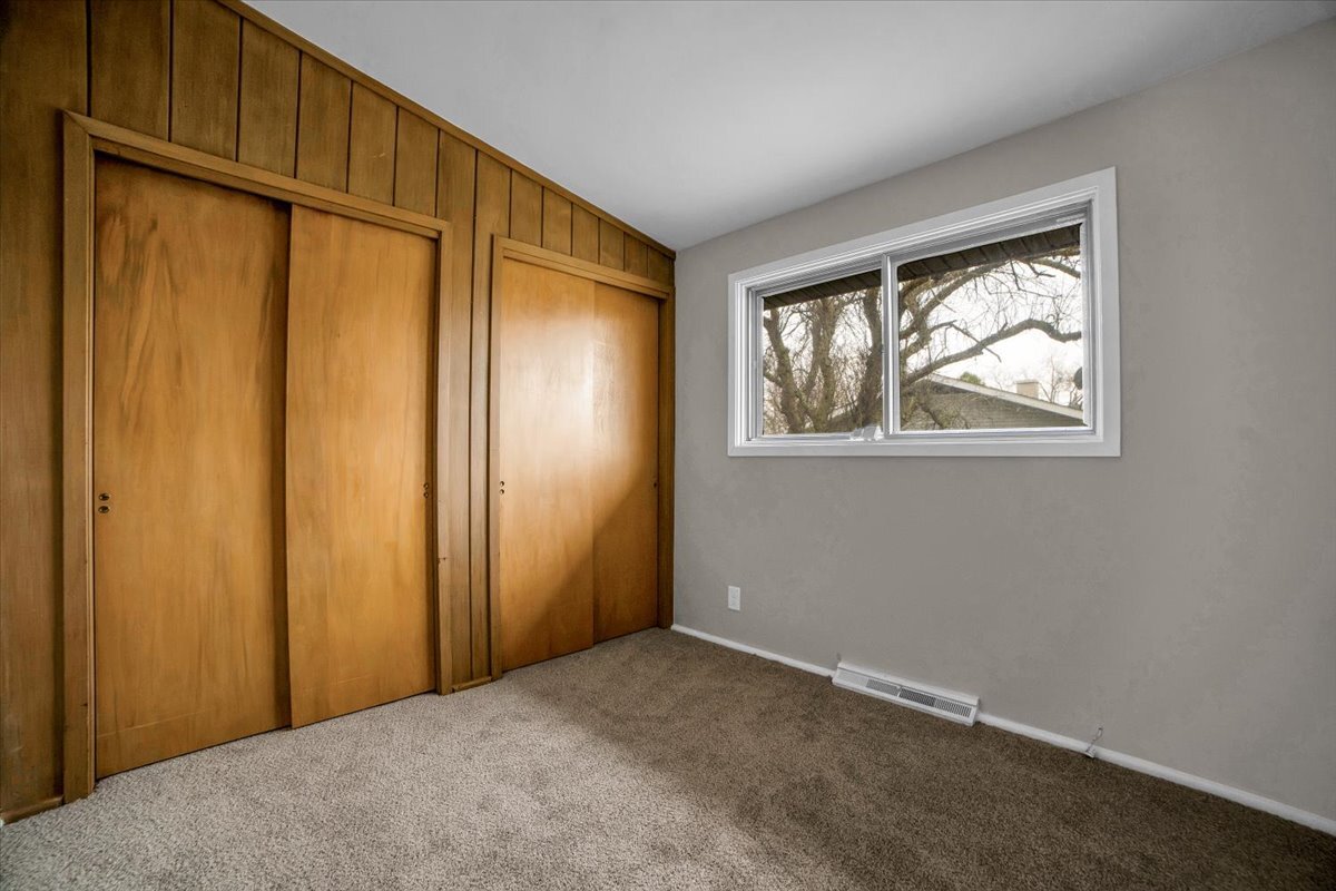 209 Sharon Lane, North Aurora, IL 60542