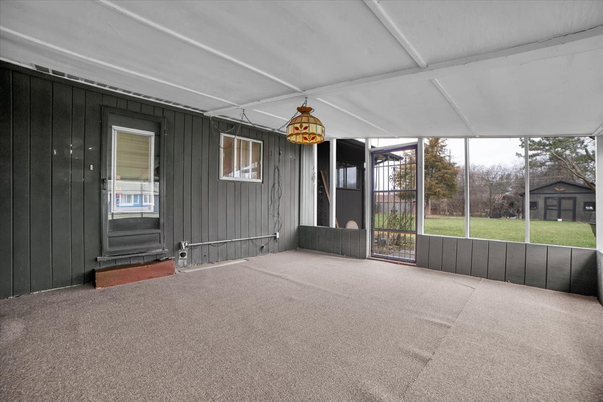 209 Sharon Lane, North Aurora, IL 60542