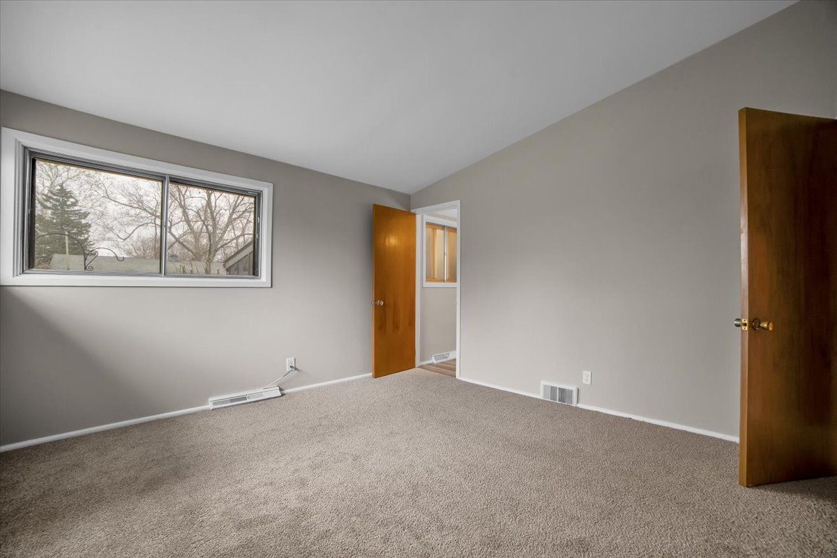 209 Sharon Lane, North Aurora, IL 60542