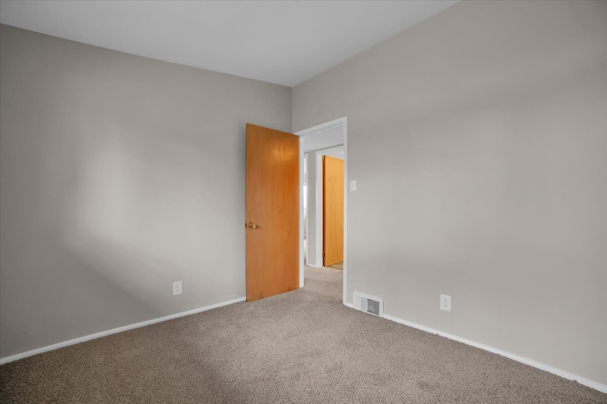 209 Sharon Lane, North Aurora, IL 60542