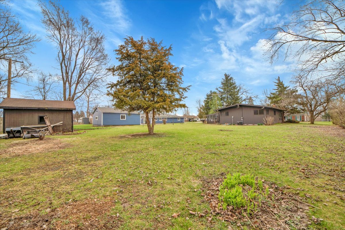 209 Sharon Lane, North Aurora, IL 60542