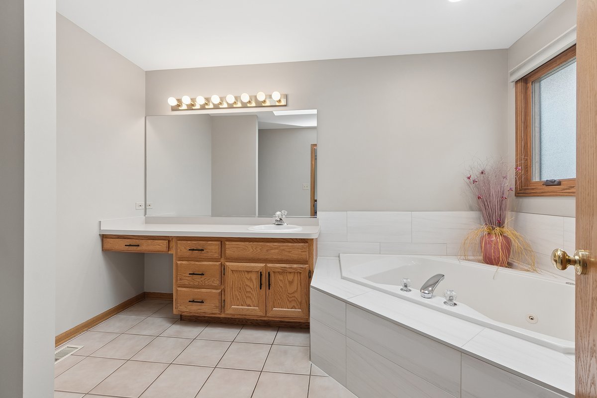 611 Vanderbilt Drive, New Lenox, IL 60451