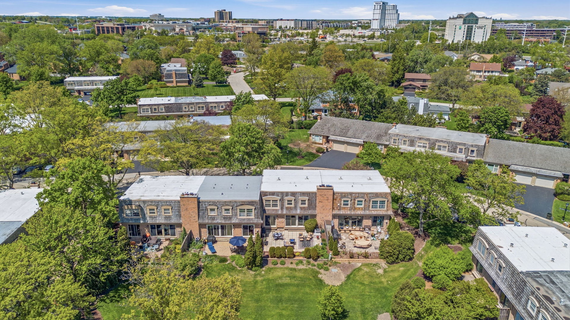 19W107 Avenue Normandy N, Oak Brook, IL 60523