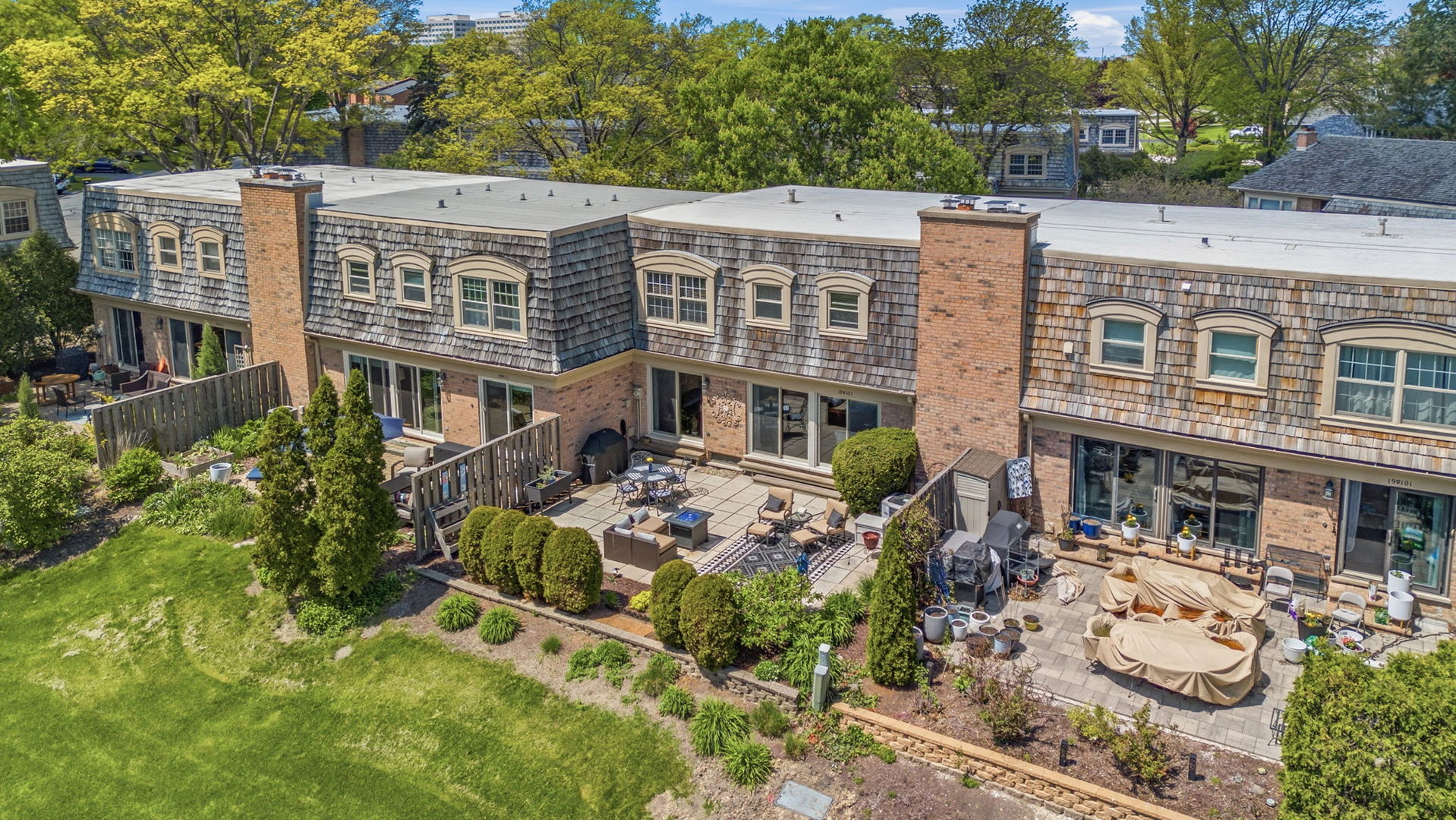 19W107 Avenue Normandy N, Oak Brook, IL 60523