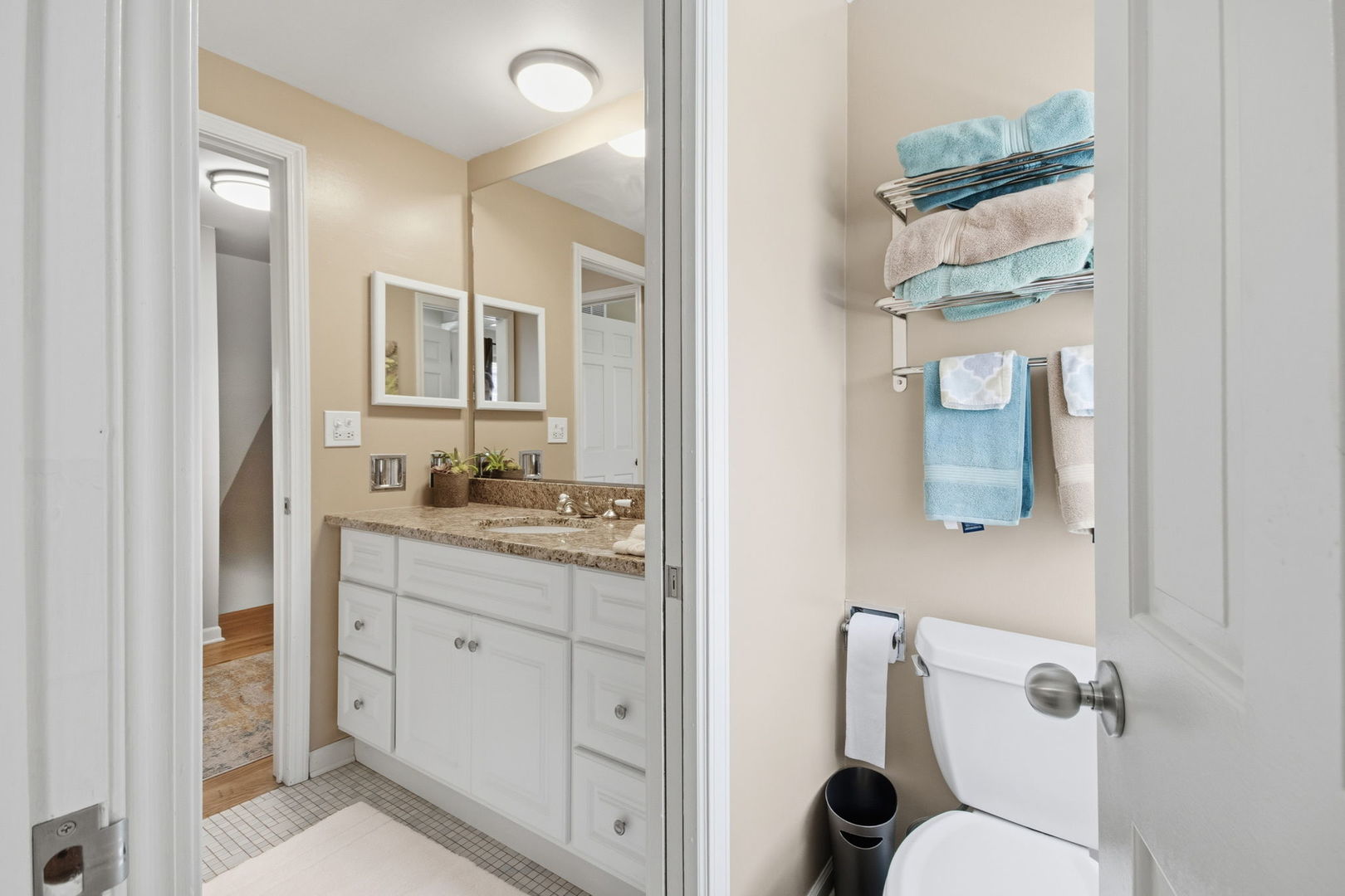 19W107 Avenue Normandy N, Oak Brook, IL 60523