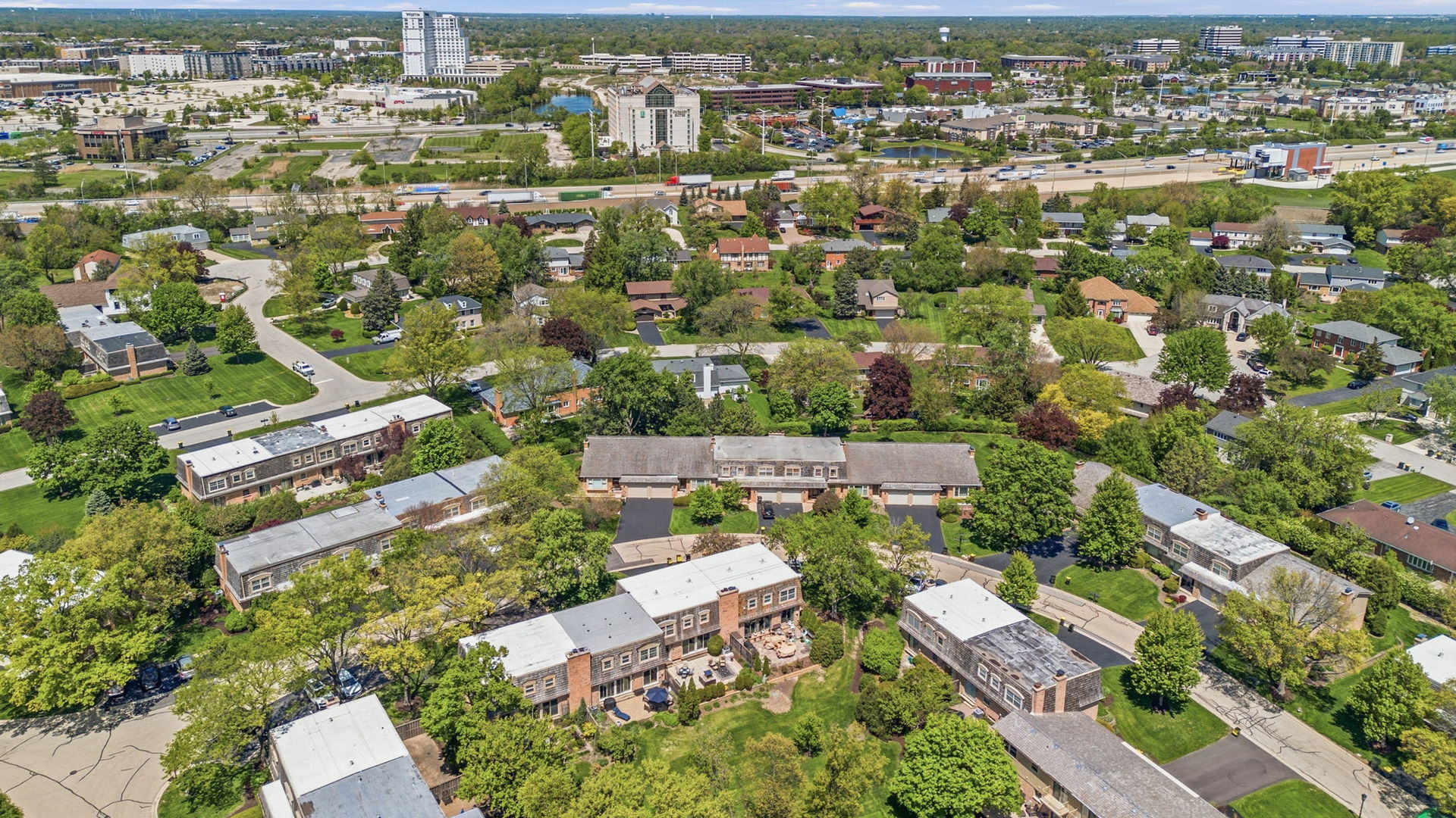19W107 Avenue Normandy N, Oak Brook, IL 60523