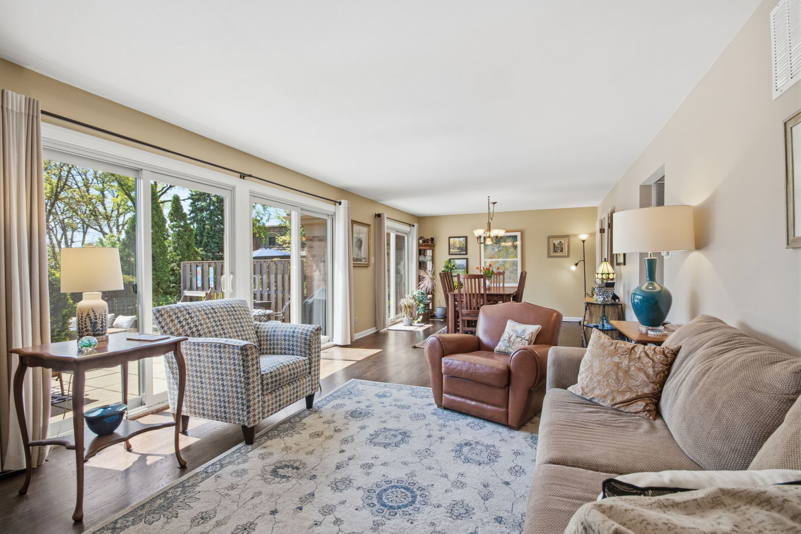 19W107 Avenue Normandy N, Oak Brook, IL 60523