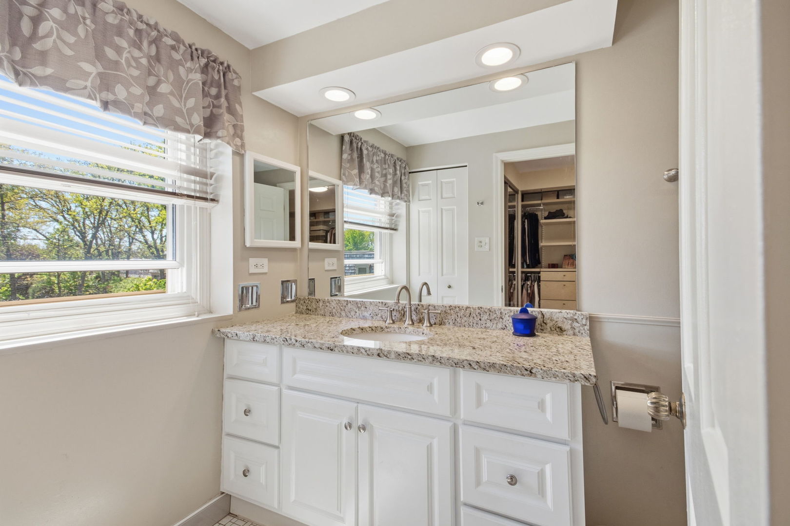 19W107 Avenue Normandy N, Oak Brook, IL 60523