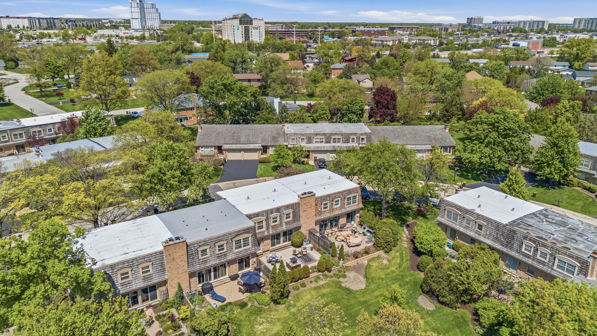 19W107 Avenue Normandy N, Oak Brook, IL 60523