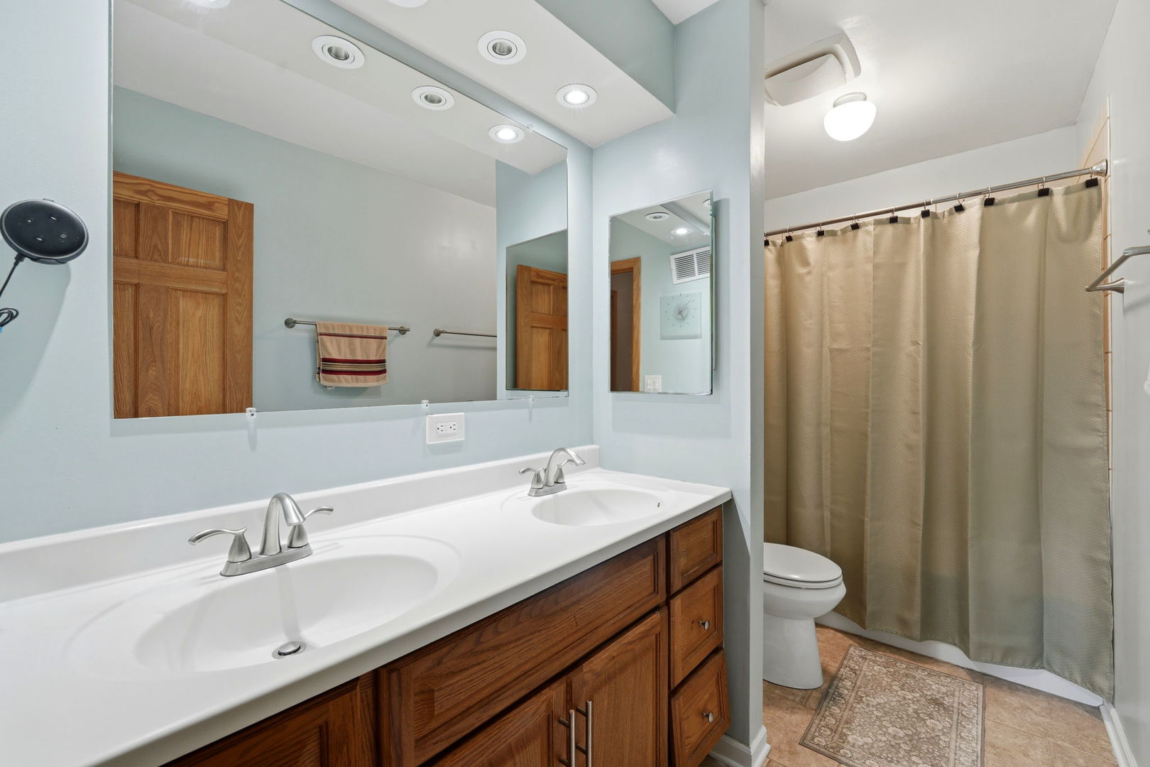 221 E Lakeside Drive, Vernon Hills, IL 60061