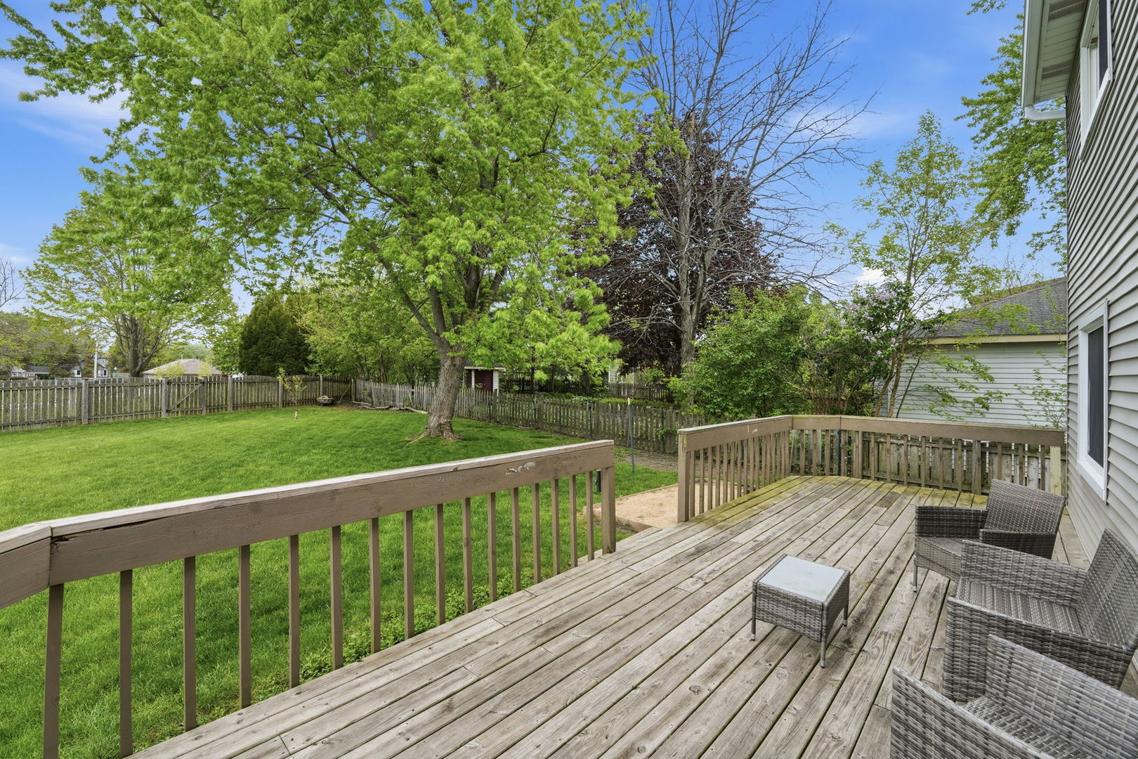 221 E Lakeside Drive, Vernon Hills, IL 60061