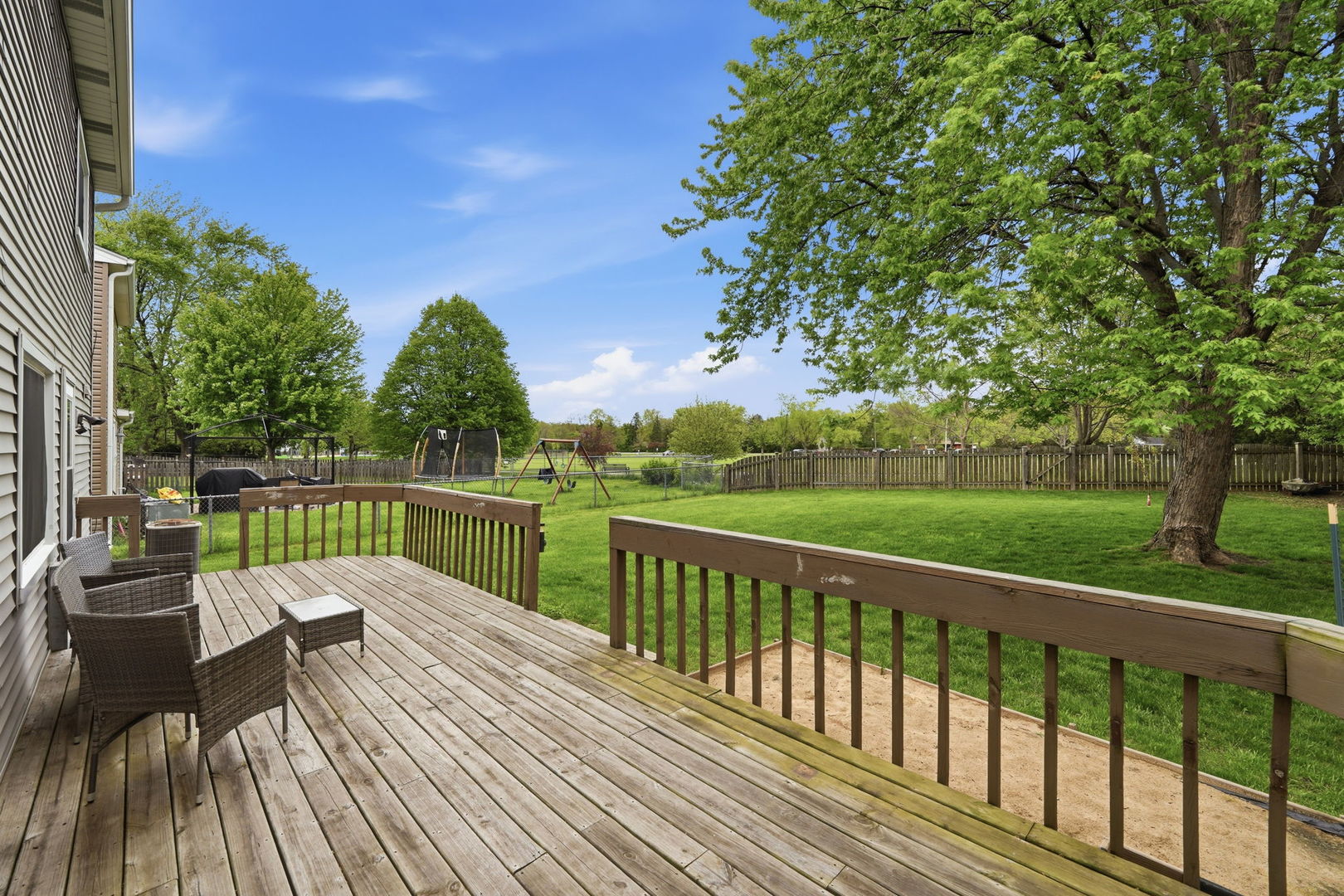 221 E Lakeside Drive, Vernon Hills, IL 60061