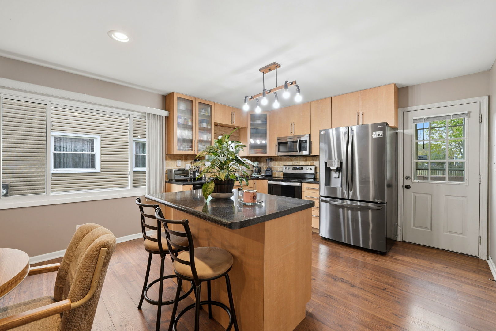 221 E Lakeside Drive, Vernon Hills, IL 60061