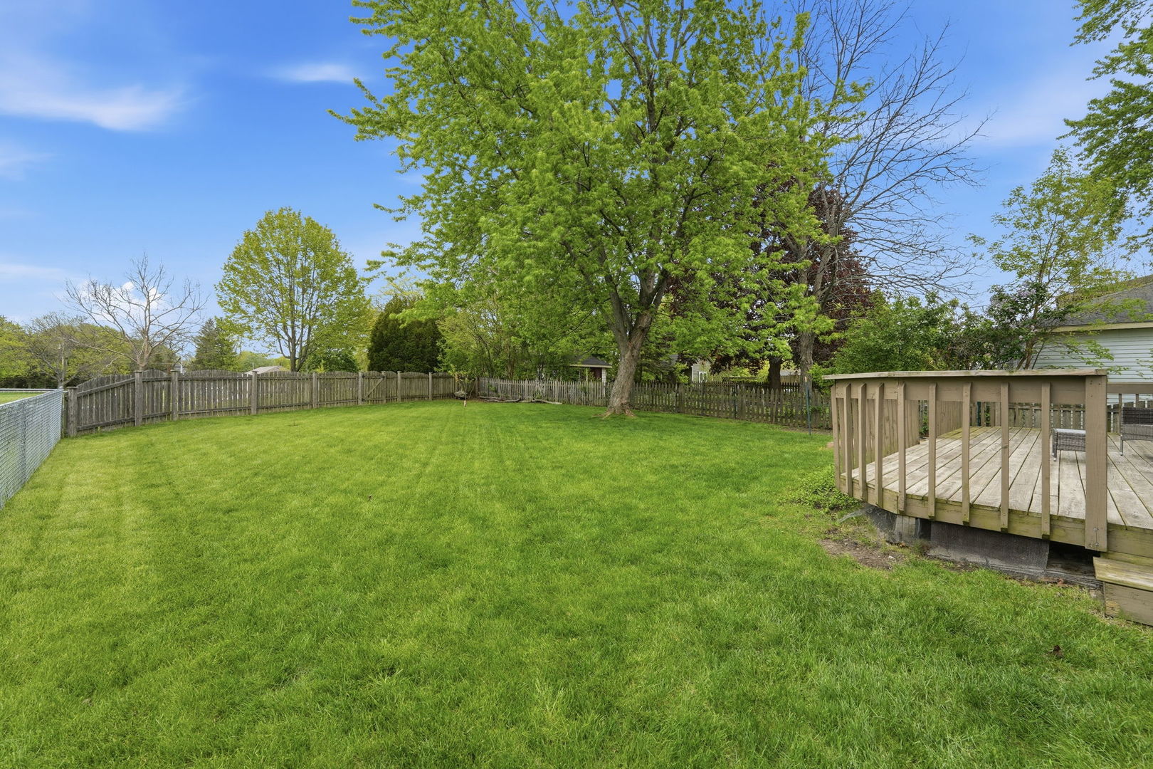221 E Lakeside Drive, Vernon Hills, IL 60061
