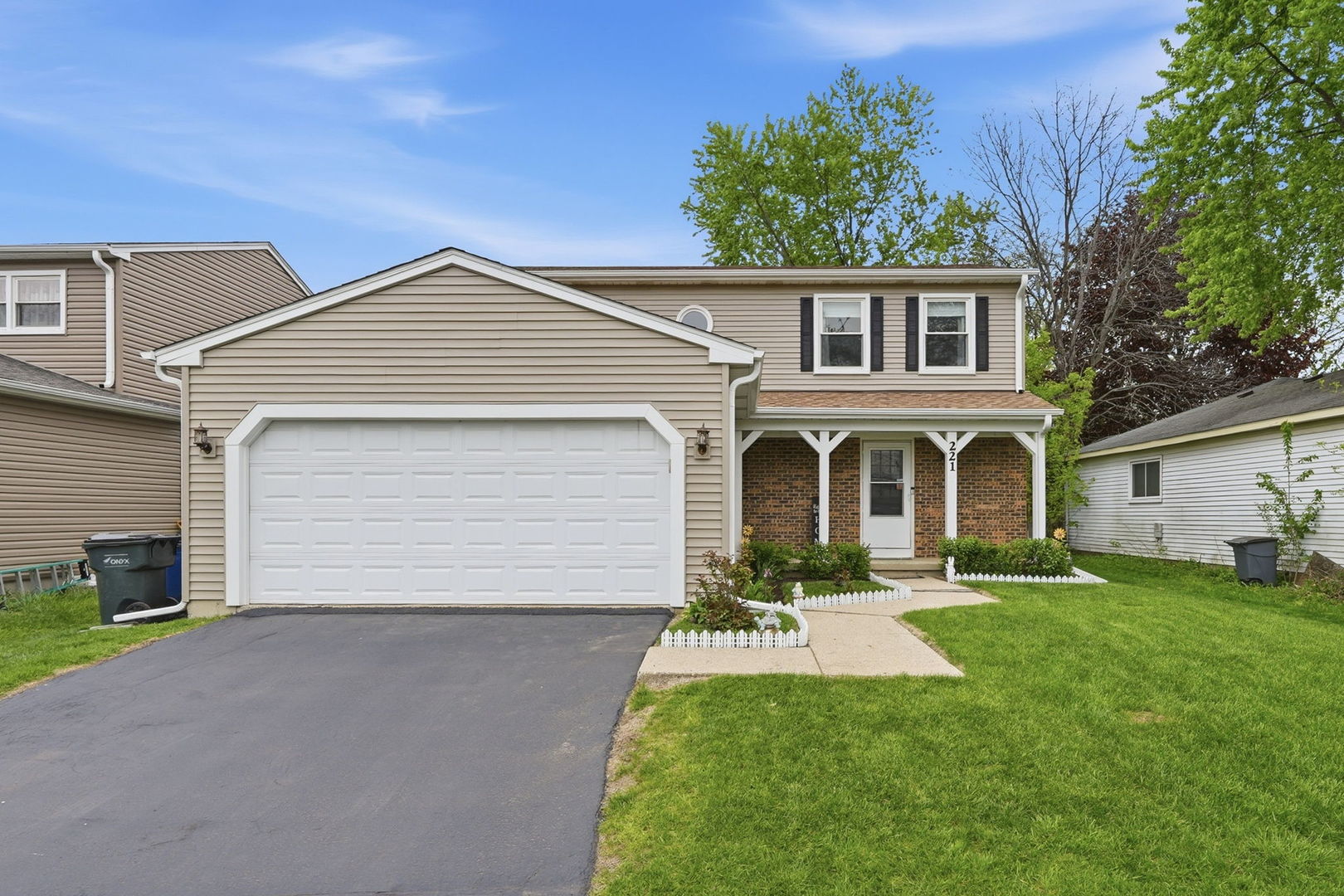 221 E Lakeside Drive, Vernon Hills, IL 60061