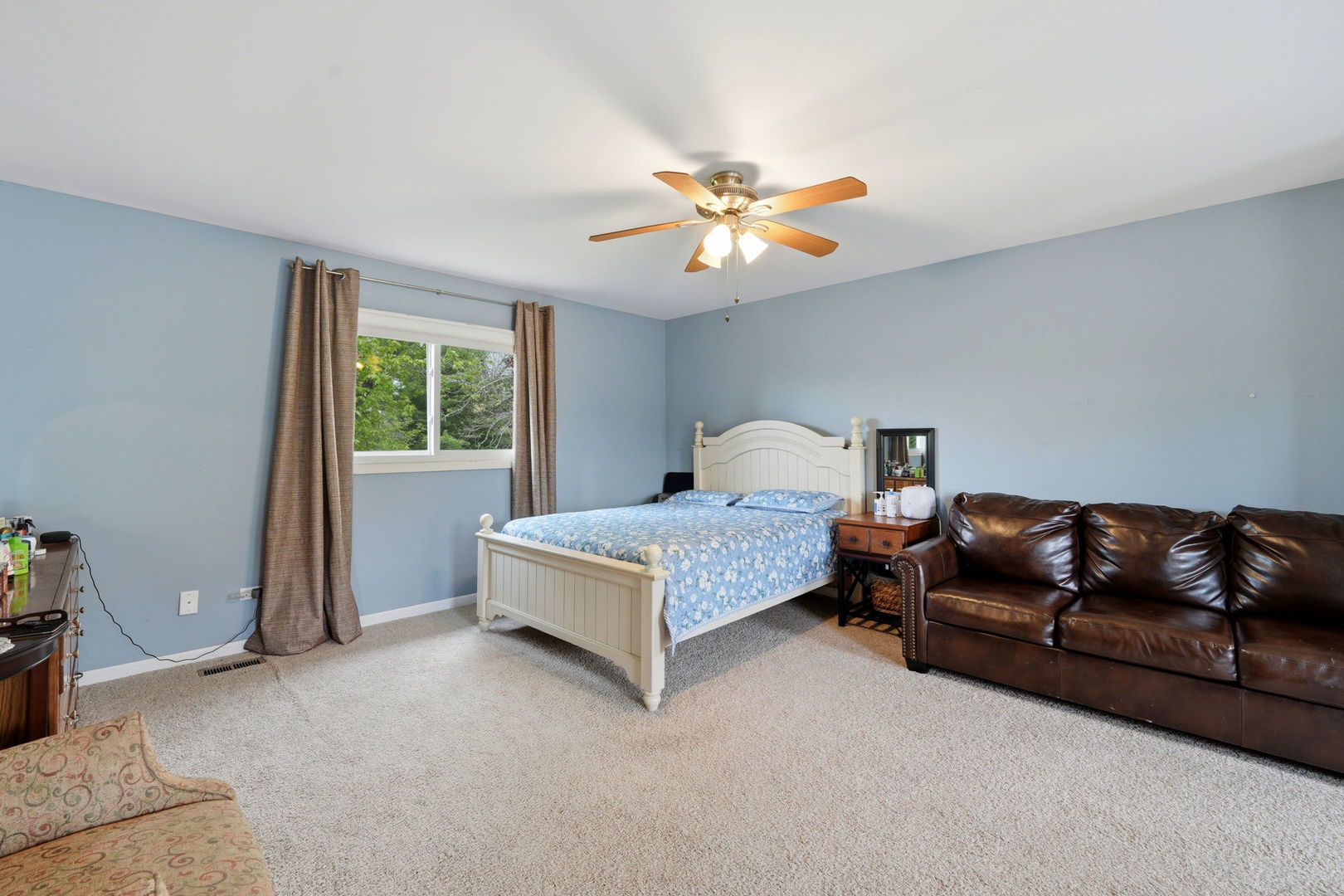 221 E Lakeside Drive, Vernon Hills, IL 60061