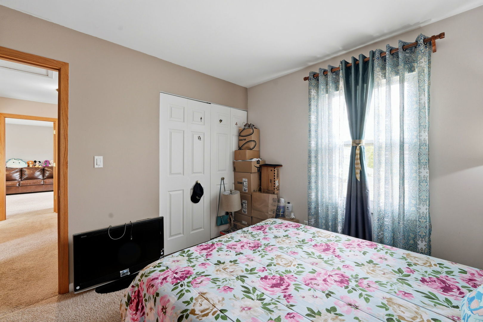 221 E Lakeside Drive, Vernon Hills, IL 60061