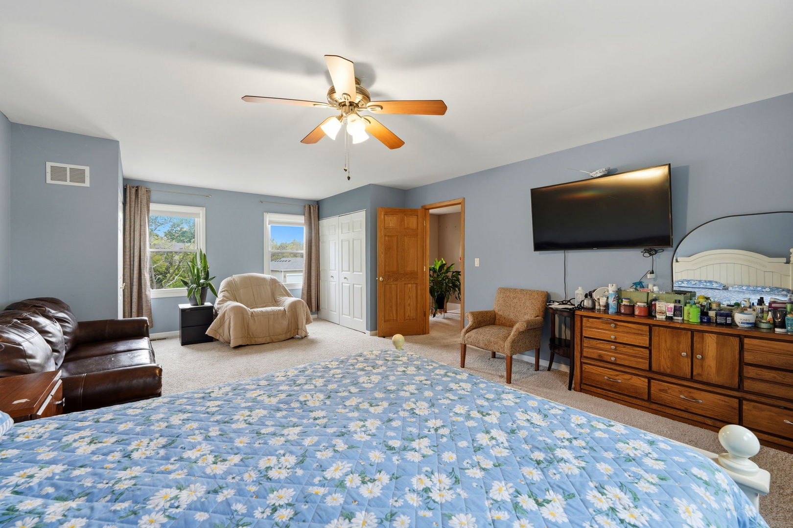 221 E Lakeside Drive, Vernon Hills, IL 60061