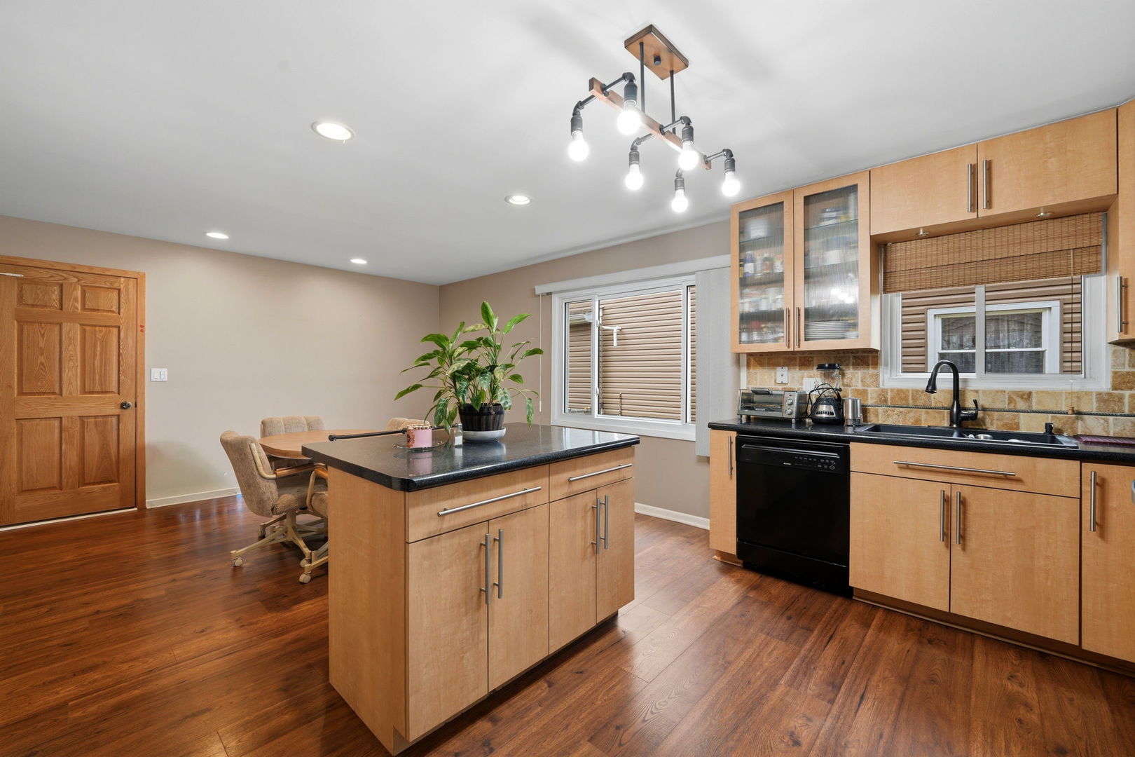 221 E Lakeside Drive, Vernon Hills, IL 60061