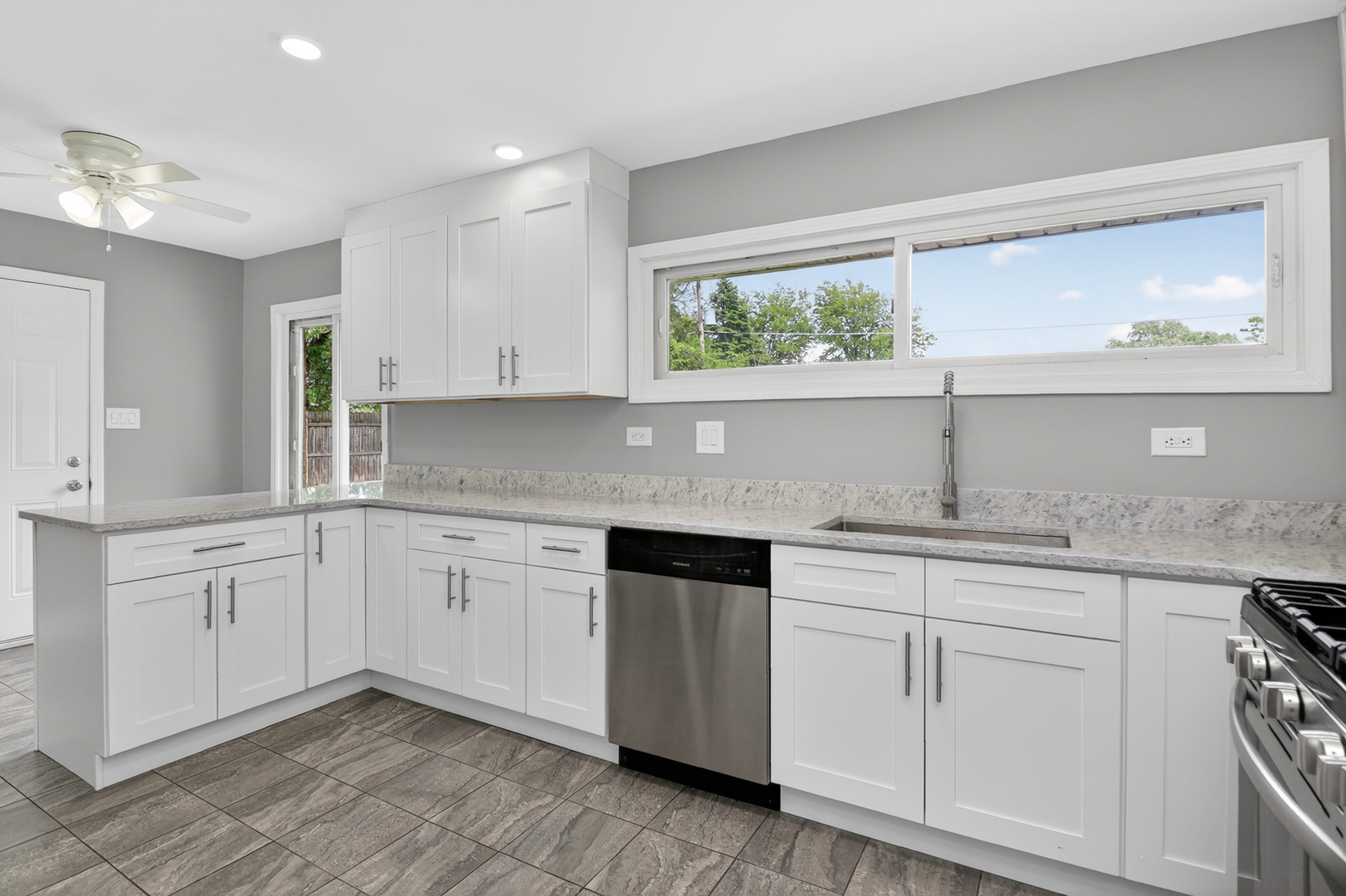 1125 SUFFOLK Avenue, Westchester, IL 60154