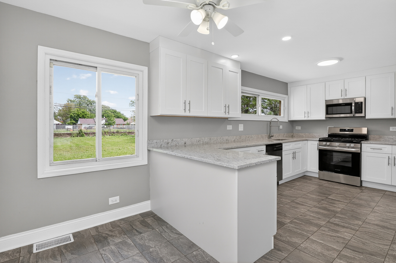 1125 SUFFOLK Avenue, Westchester, IL 60154