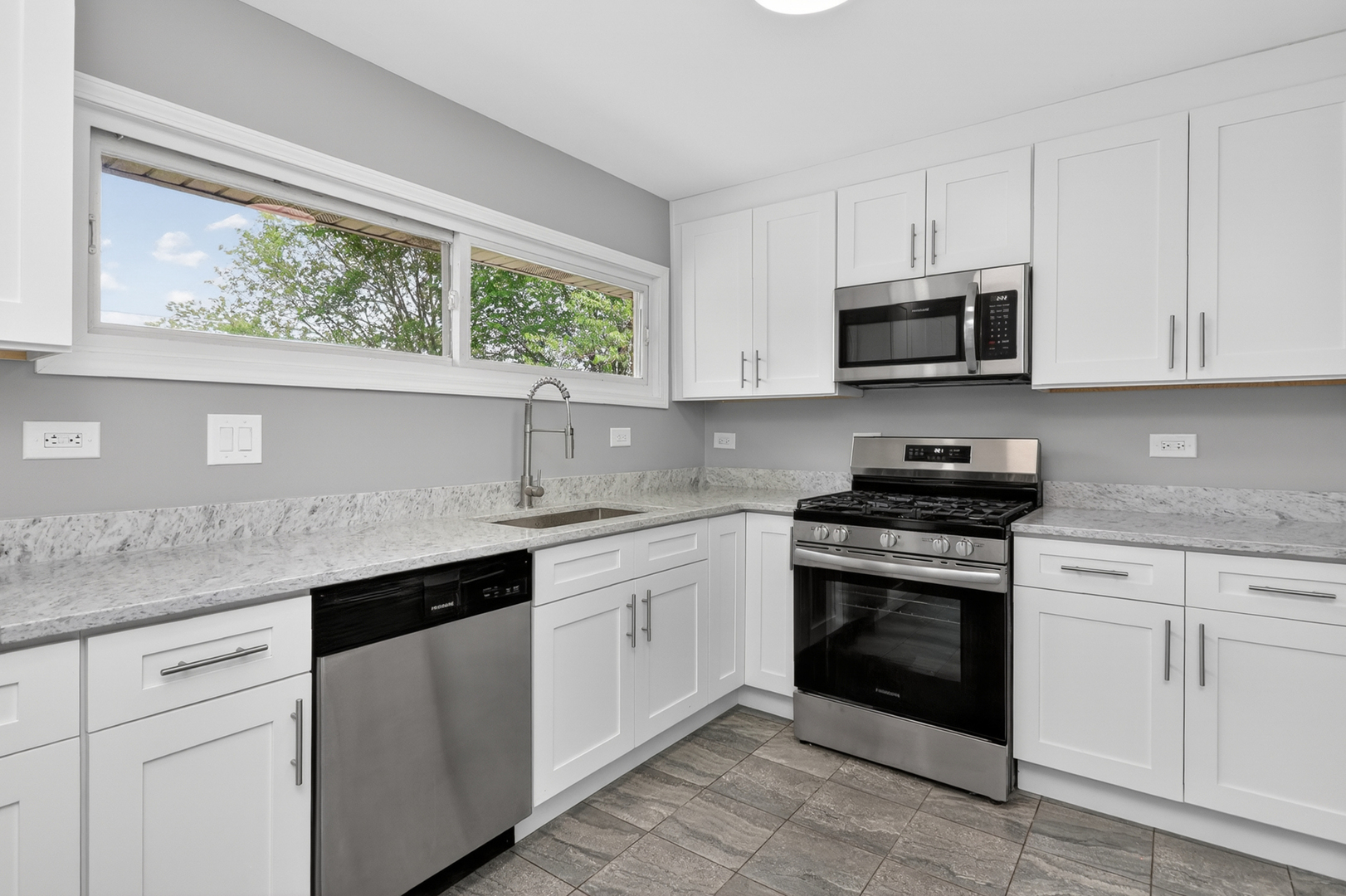 1125 SUFFOLK Avenue, Westchester, IL 60154