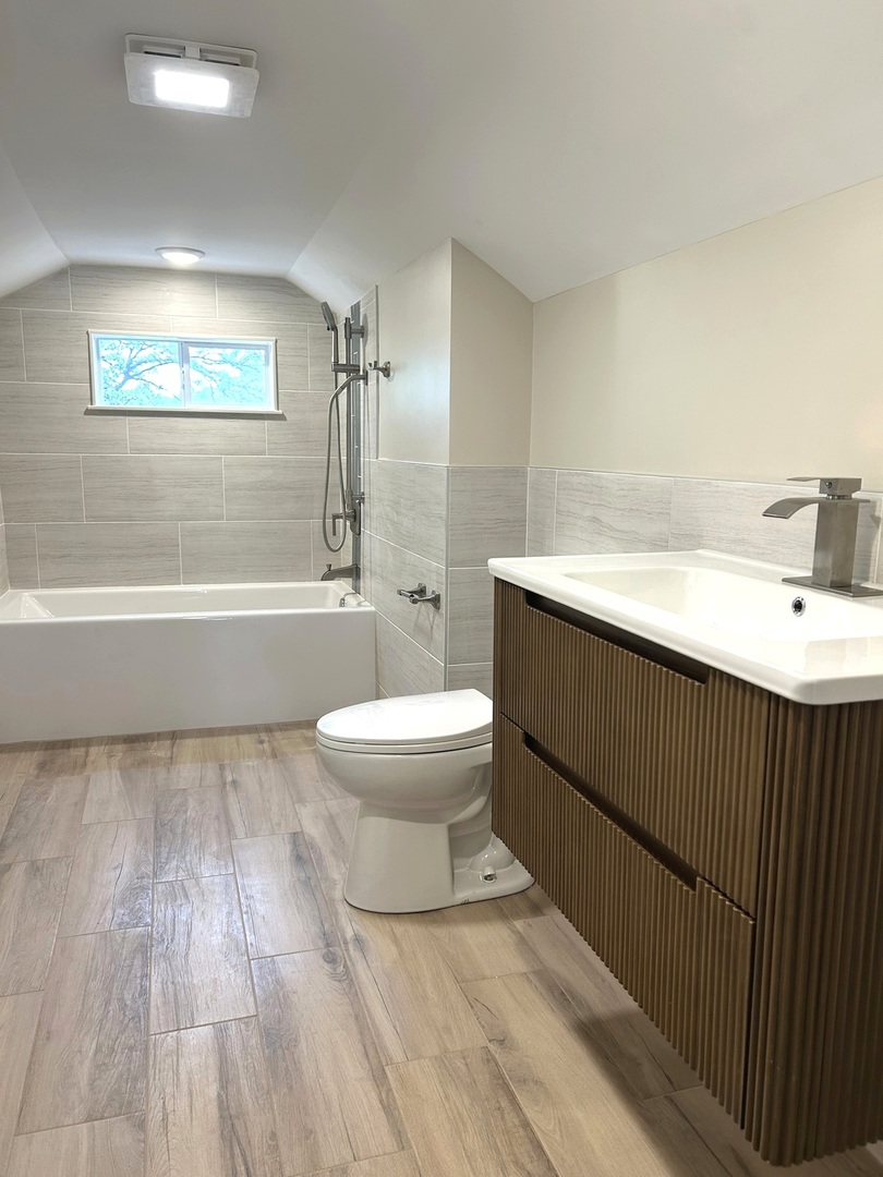 2426 N Neva Avenue, Chicago, IL 60707