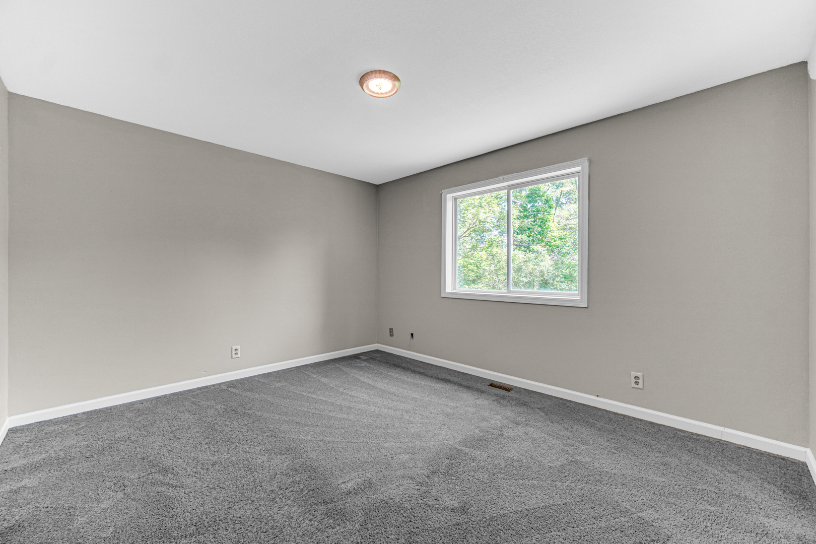 7192 E 2nd Street, Sun River Terrace, IL 60964