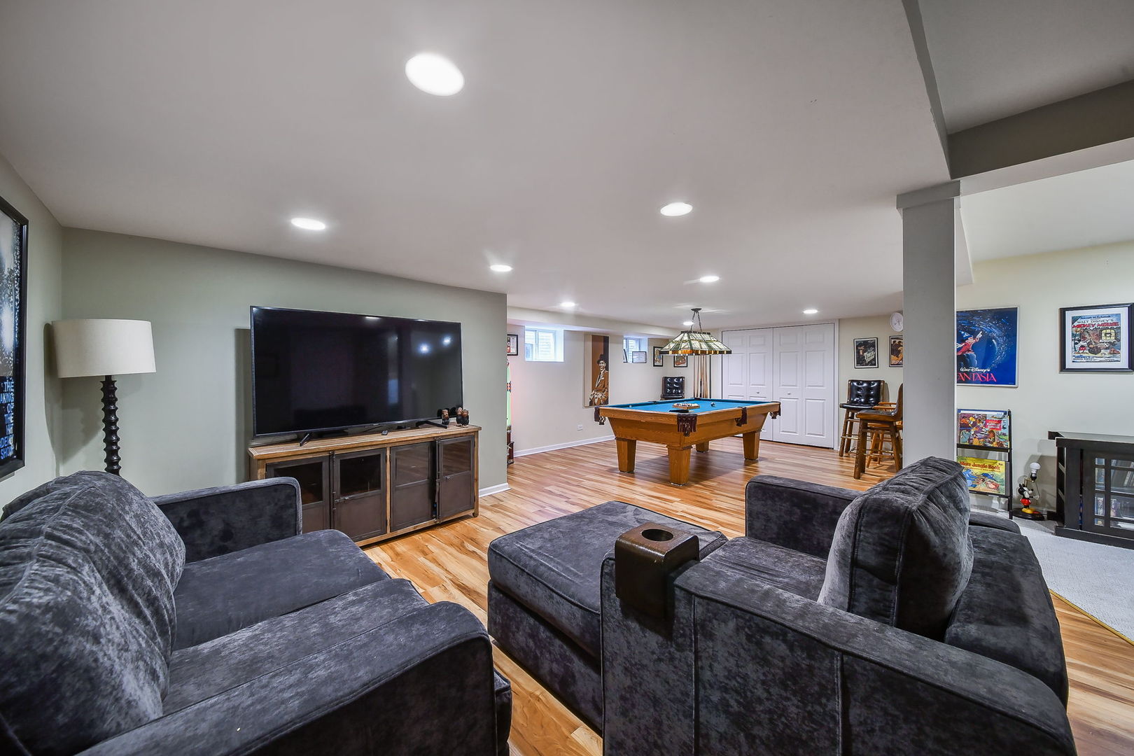 707 Gary Court, Wheaton, IL 60187