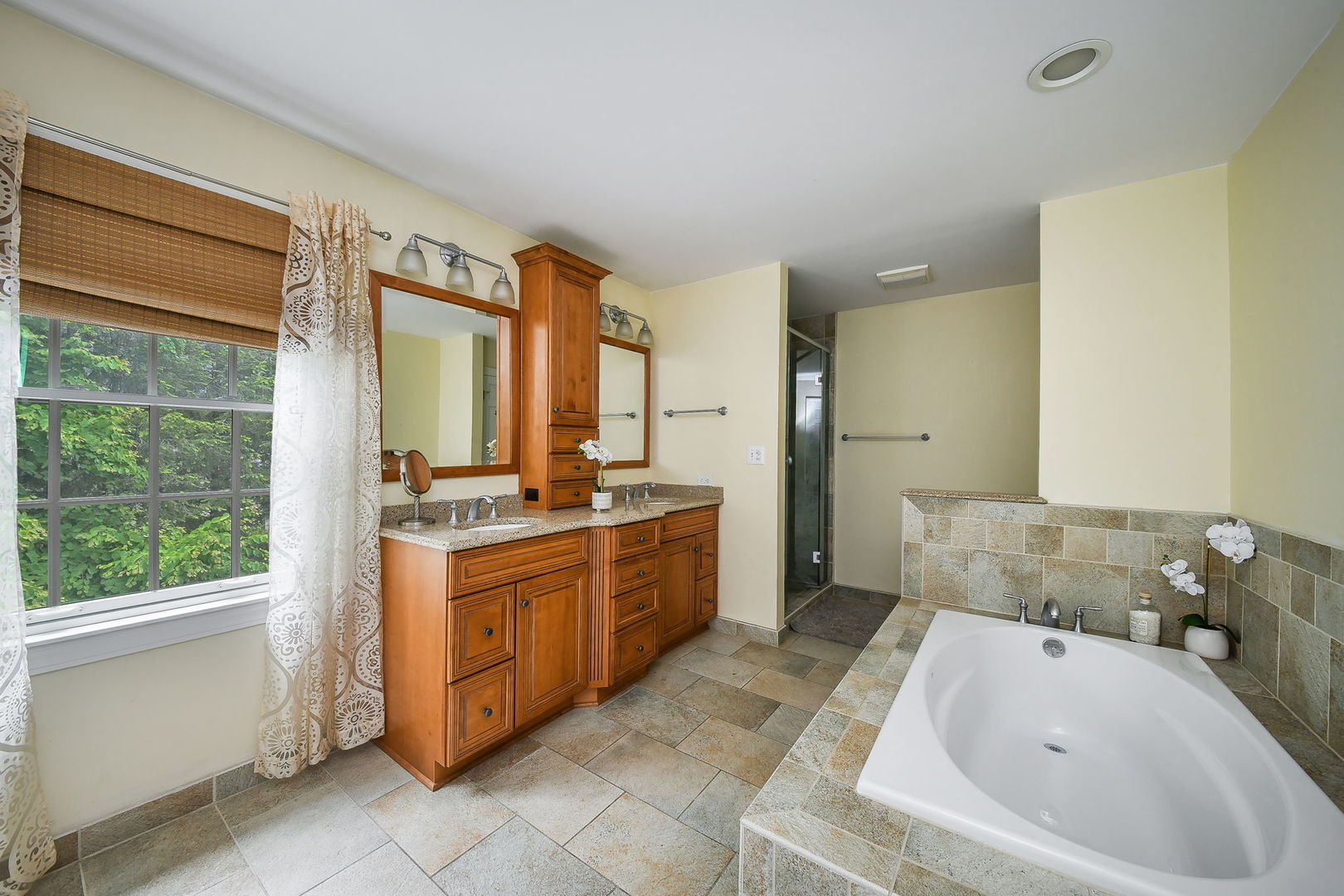 707 Gary Court, Wheaton, IL 60187