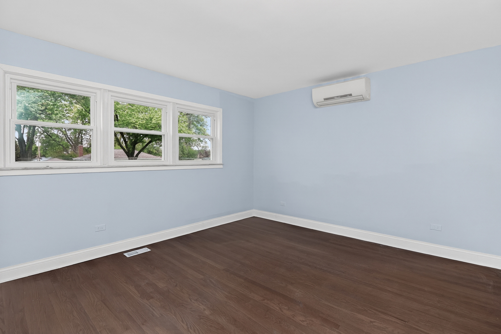 15 W 56th Street, Westmont, IL 60559