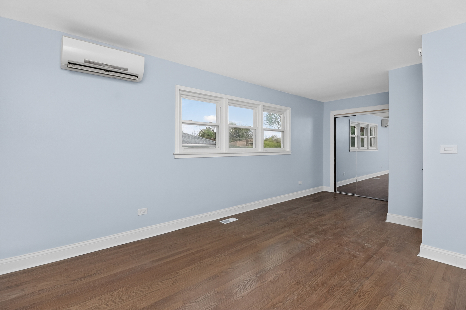 15 W 56th Street, Westmont, IL 60559