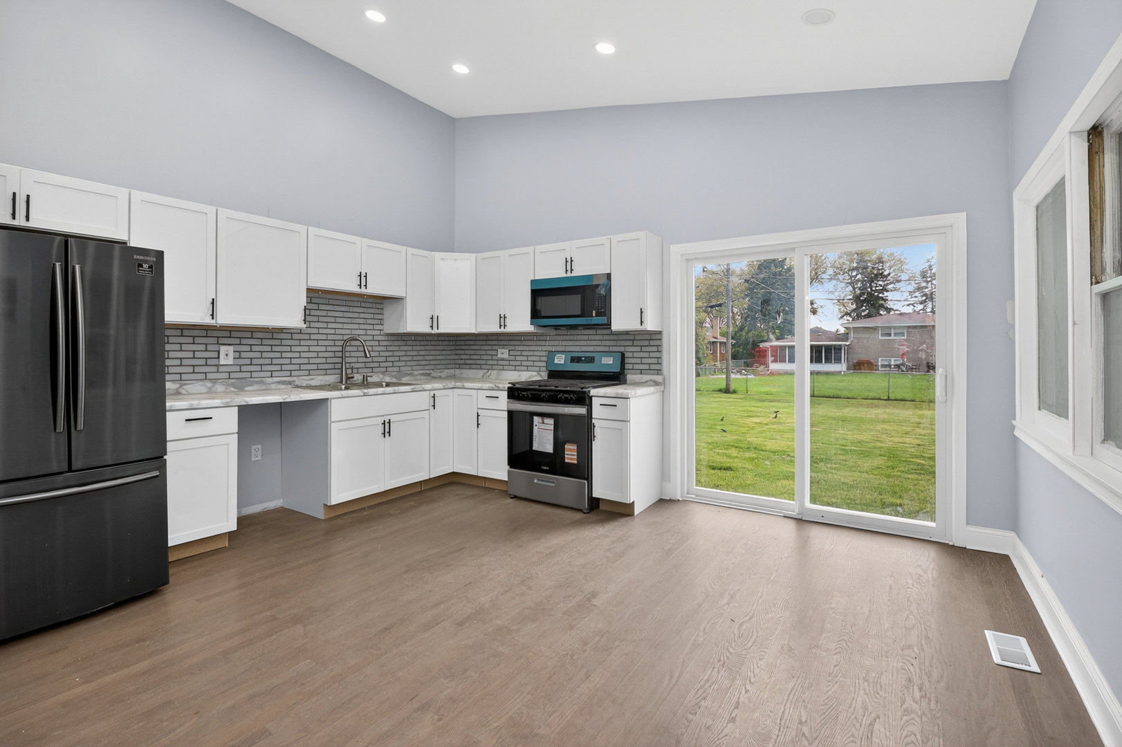 15 W 56th Street, Westmont, IL 60559