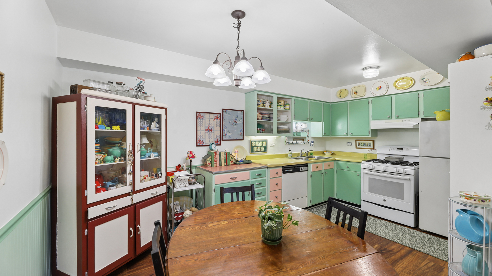 608 Waterford Road #1B, Schaumburg, IL 60193