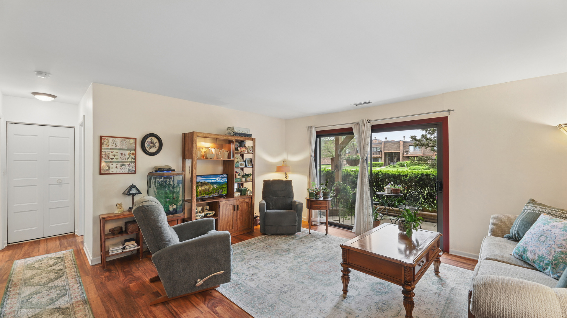 608 Waterford Road #1B, Schaumburg, IL 60193